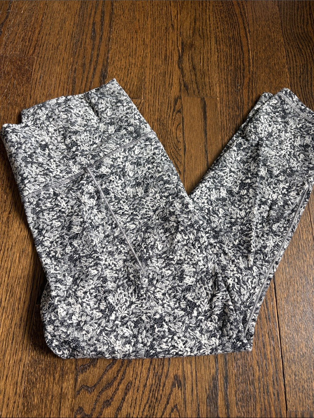 Athleta Black and White Marled 7/8 Salutation Stash Pocket Leggings